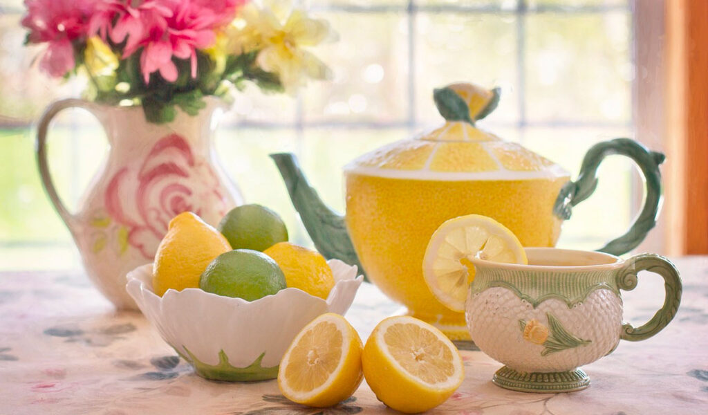 éliminer la tache de thé avec du citron