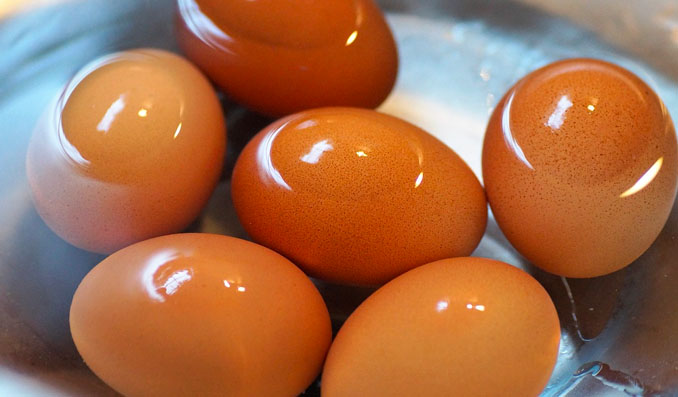Astuce facile pour éplucher les œufs durs rapidement