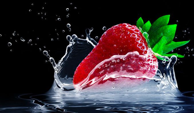 une fraise dans l'eau