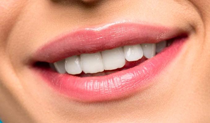 Bicarbonate de Soude pour les Dents : Un Sourire Lumineux, Mais Avec  Prudence !