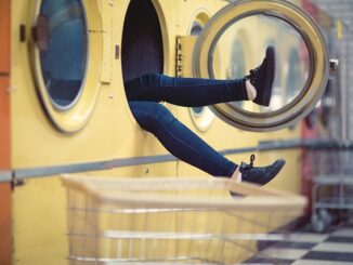 Entretenir le bac à lessive : gestes essentiels