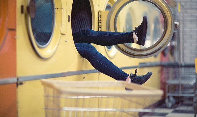 Entretenir le bac à lessive : gestes essentiels