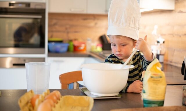 Faire participer les enfants à la cuisine : idées ludiques