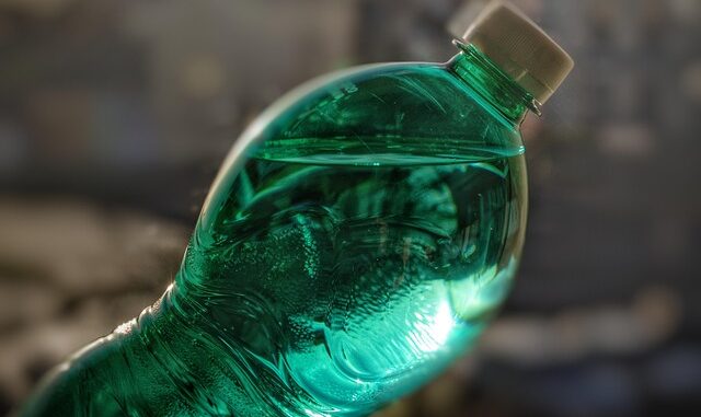 Quelle est la différence entre eau minérale et eau de source ?