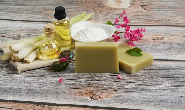 Quelle est la différence entre un gel douche et un savon solide ?