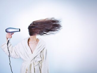 Faire briller ses cheveux avec du vinaigre blanc : vrai ou faux ?