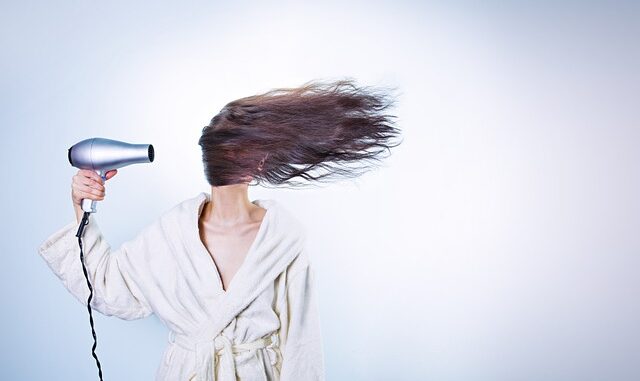 Faire briller ses cheveux avec du vinaigre blanc : vrai ou faux ?