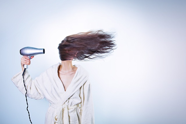 Faire briller ses cheveux avec du vinaigre blanc : vrai ou faux ?