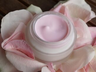 Hydratation : quelle différence entre crème et sérum ?