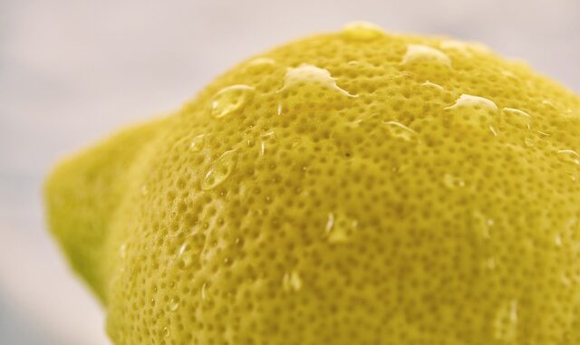 Masques visage au citron : quels risques pour la peau ?