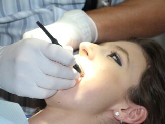 Pourquoi les dents deviennent-elles sensibles avec l’âge ?