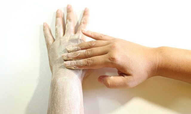 Quelle est la différence entre exfoliation et gommage ?