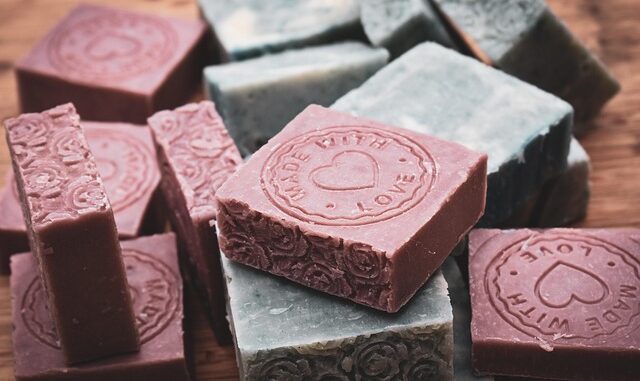 Quelle est la différence entre savon noir et savon d’Alep ?