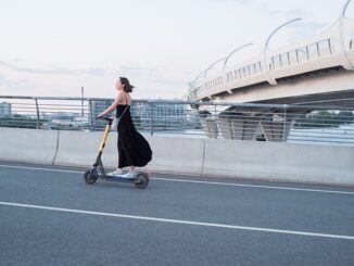 Quelle est la différence entre une trottinette électrique et un vélo électrique ?