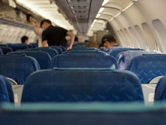 Voyager en avion avec un bébé : ce qu’il faut prévoir