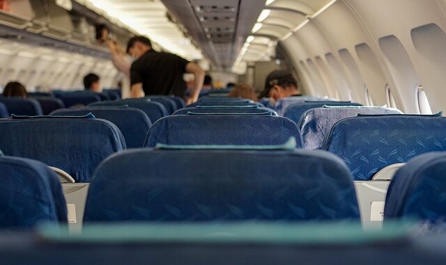 Voyager en avion avec un bébé : ce qu’il faut prévoir
